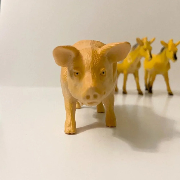 Assorted  Lot of 6 Animal Figures Cows Donkey Pigs Plastic Farm Animal Toys - Picture 5 of 16